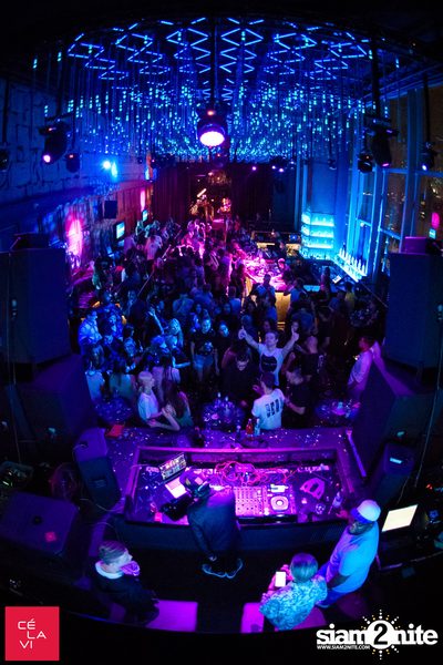 Flash Fridays Resident DJ Launch Party กับ Knatz ที่ เซ ลา วี — photo 62