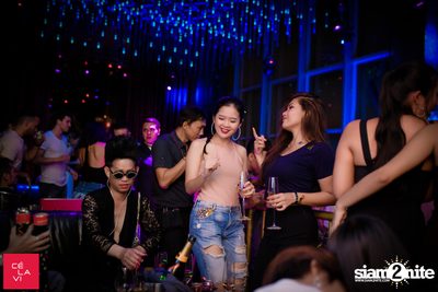 Flash Fridays Resident DJ Launch Party กับ Knatz ที่ เซ ลา วี — photo 65