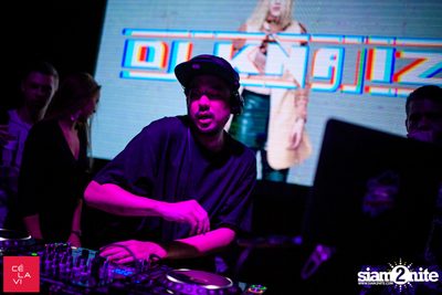 Flash Fridays Resident DJ Launch Party กับ Knatz ที่ เซ ลา วี — photo 71
