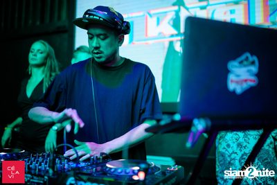 Flash Fridays Resident DJ Launch Party กับ Knatz ที่ เซ ลา วี — photo 72