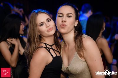 Flash Fridays Resident DJ Launch Party กับ Knatz ที่ เซ ลา วี — photo 76