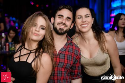 Flash Fridays Resident DJ Launch Party กับ Knatz ที่ เซ ลา วี — photo 77