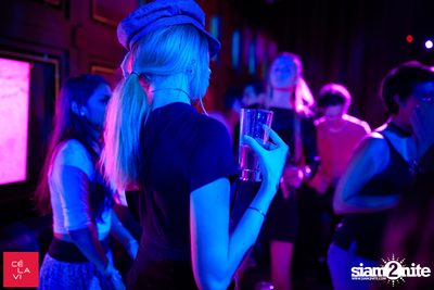 Flash Fridays Resident DJ Launch Party กับ Knatz ที่ เซ ลา วี — photo 84