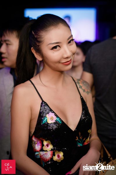 Flash Fridays Resident DJ Launch Party กับ Knatz ที่ เซ ลา วี — photo 87