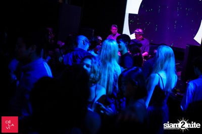 Flash Fridays Resident DJ Launch Party กับ Knatz ที่ เซ ลา วี — photo 89