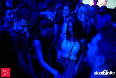 Flash Fridays Resident DJ Launch Party กับ Knatz ที่ เซ ลา วี — photo 92