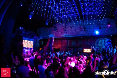 Flash Fridays Resident DJ Launch Party กับ Knatz ที่ เซ ลา วี — photo 104
