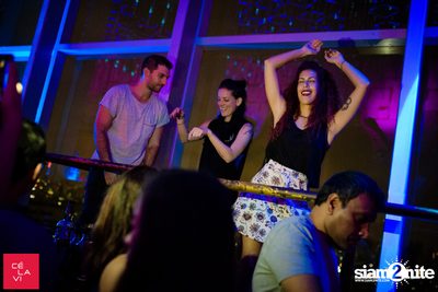 Flash Fridays Resident DJ Launch Party กับ Knatz ที่ เซ ลา วี — photo 109