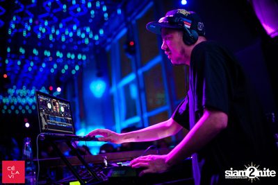 Flash Fridays Resident DJ Launch Party กับ Knatz ที่ เซ ลา วี — photo 122