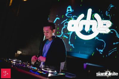 Supersonic Saturdays กับ DJ Groove ที่ เซ ลา วี — photo 13