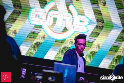 Supersonic Saturdays กับ DJ Groove ที่ เซ ลา วี — photo 40