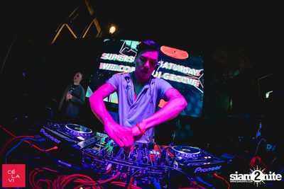 Supersonic Saturdays กับ DJ Groove ที่ เซ ลา วี — photo 72
