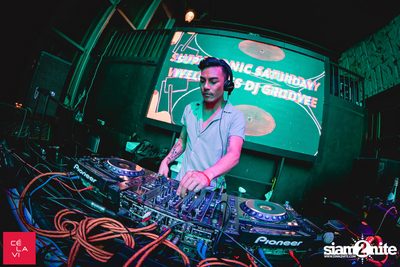Supersonic Saturdays กับ DJ Groove ที่ เซ ลา วี — photo 75