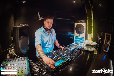 The Bali Connection: Classique Laaura ที่ อะโบฟ อีเลเว่น — photo 124