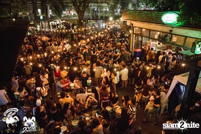 Max Jenmana at 20Something Bar — photo 20