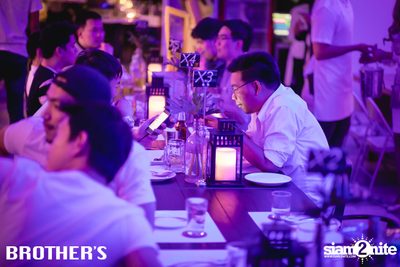 White Valentines ที่ บราเธอร์ บาร์ แอนด์ เรสเตอร์รองท์ — photo 20