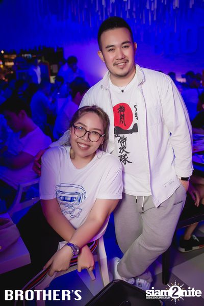 White Valentines ที่ บราเธอร์ บาร์ แอนด์ เรสเตอร์รองท์ — photo 151