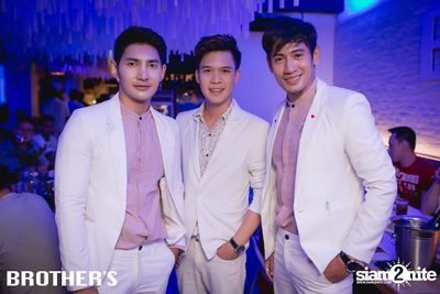 White Valentines ที่ บราเธอร์ บาร์ แอนด์ เรสเตอร์รองท์ — photo 152