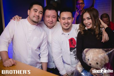 White Valentines ที่ บราเธอร์ บาร์ แอนด์ เรสเตอร์รองท์ — photo 165