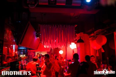 Ka Kee Nung Dance Party ที่ ที่ บราเธอร์ บาร์ แอนด์ เรสเตอร์รองท์ — photo 1