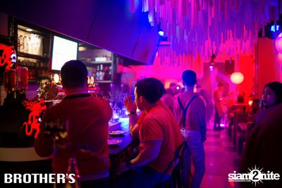 Ka Kee Nung Dance Party ที่ ที่ บราเธอร์ บาร์ แอนด์ เรสเตอร์รองท์ — photo 7