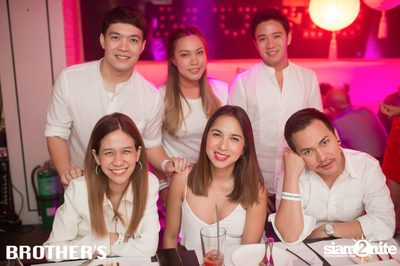 Ka Kee Nung Dance Party ที่ ที่ บราเธอร์ บาร์ แอนด์ เรสเตอร์รองท์ — photo 10