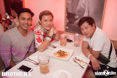 Ka Kee Nung Dance Party ที่ ที่ บราเธอร์ บาร์ แอนด์ เรสเตอร์รองท์ — photo 12