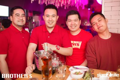 Ka Kee Nung Dance Party ที่ ที่ บราเธอร์ บาร์ แอนด์ เรสเตอร์รองท์ — photo 15
