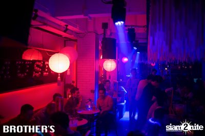 Ka Kee Nung Dance Party ที่ ที่ บราเธอร์ บาร์ แอนด์ เรสเตอร์รองท์ — photo 21
