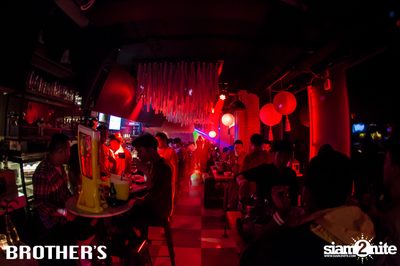 Ka Kee Nung Dance Party ที่ ที่ บราเธอร์ บาร์ แอนด์ เรสเตอร์รองท์ — photo 51