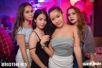 Ka Kee Nung Dance Party ที่ ที่ บราเธอร์ บาร์ แอนด์ เรสเตอร์รองท์ — photo 63
