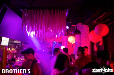 Ka Kee Nung Dance Party ที่ ที่ บราเธอร์ บาร์ แอนด์ เรสเตอร์รองท์ — photo 67