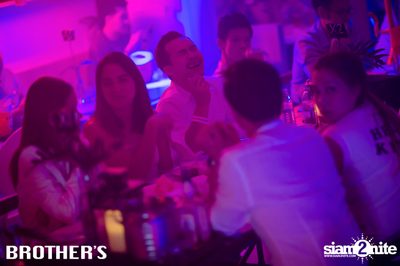 Ka Kee Nung Dance Party ที่ ที่ บราเธอร์ บาร์ แอนด์ เรสเตอร์รองท์ — photo 76