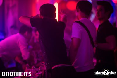 Ka Kee Nung Dance Party ที่ ที่ บราเธอร์ บาร์ แอนด์ เรสเตอร์รองท์ — photo 78