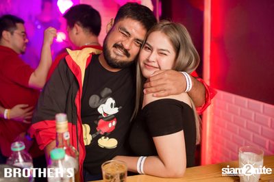 Ka Kee Nung Dance Party ที่ ที่ บราเธอร์ บาร์ แอนด์ เรสเตอร์รองท์ — photo 87