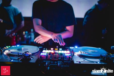 DJ Pump x Crush Wednesdays ที่ เซ ลา วี — photo 122
