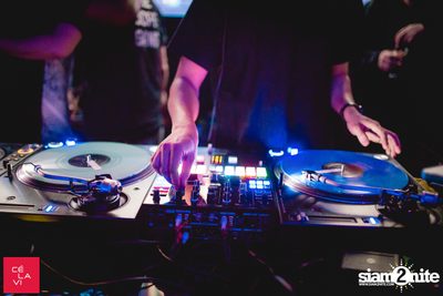 DJ Pump x Crush Wednesdays ที่ เซ ลา วี — photo 123