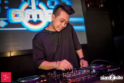 Supersonic MadStash กับ DJ Groove ที่ เซ ลา วี — photo 3