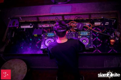 Supersonic MadStash กับ DJ Groove ที่ เซ ลา วี — photo 20