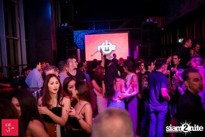 Supersonic MadStash กับ DJ Groove ที่ เซ ลา วี — photo 40