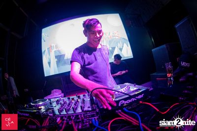 Supersonic MadStash กับ DJ Groove ที่ เซ ลา วี — photo 59