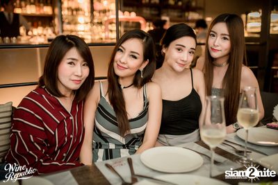 เอ๊ะ จิรากร ที่ ไวน์ รีพับลิค — photo 11