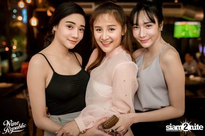 เอ๊ะ จิรากร ที่ ไวน์ รีพับลิค — photo 15