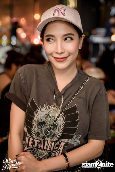 เอ๊ะ จิรากร ที่ ไวน์ รีพับลิค — photo 33