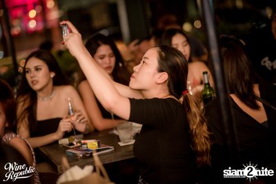 เอ๊ะ จิรากร ที่ ไวน์ รีพับลิค — photo 67