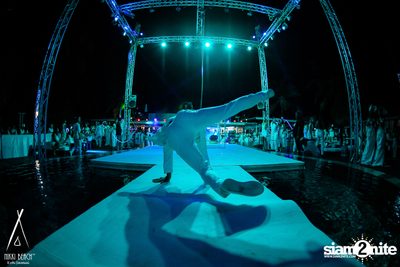 งาน Nikki Beach 9th Anniversary White Party — photo 196