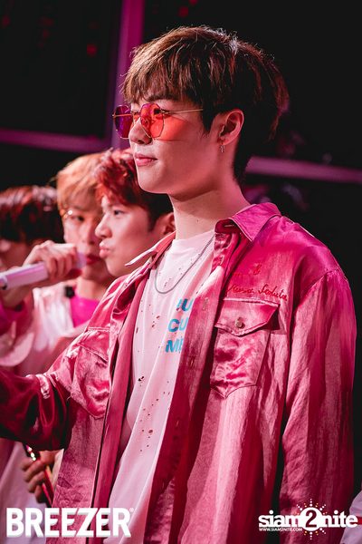 Breezer Rose Punch Party ที่ เซ ลา วี — photo 163