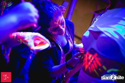 MadStash Full Blue Moon party กับ DJ Groove ที่ เซ ลา วี — photo 8
