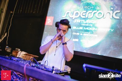 MadStash Full Blue Moon party กับ DJ Groove ที่ เซ ลา วี — photo 25