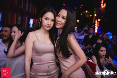 MadStash Full Blue Moon party กับ DJ Groove ที่ เซ ลา วี — photo 41